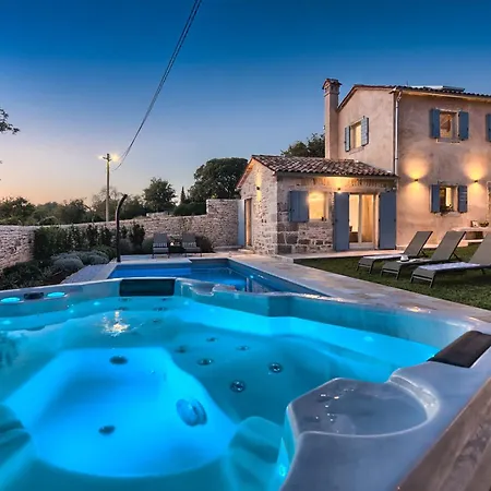 Willa Charming Spirit Of Istria Near Rovinj For 6 Persons With 32 M2 Private Pool & Jacuzzi