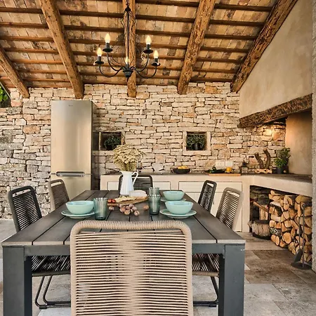 Charming Spirit Of Istria Near Rovinj For 6 Persons With 32 M2 Private Pool & Jacuzzi Willa