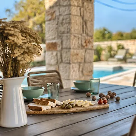Willa Charming Spirit Of Istria Near Rovinj For 6 Persons With 32 M2 Private Pool & Jacuzzi