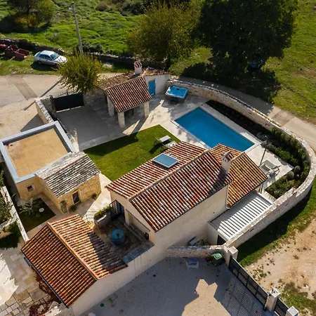 Charming Spirit Of Istria Near Rovinj For 6 Persons With 32 M2 Private Pool & Jacuzzi