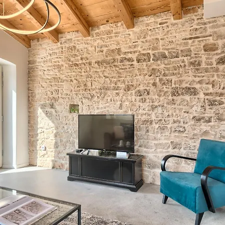 Charming Spirit Of Istria Near Rovinj For 6 Persons With 32 M2 Private Pool & Jacuzzi Kurili