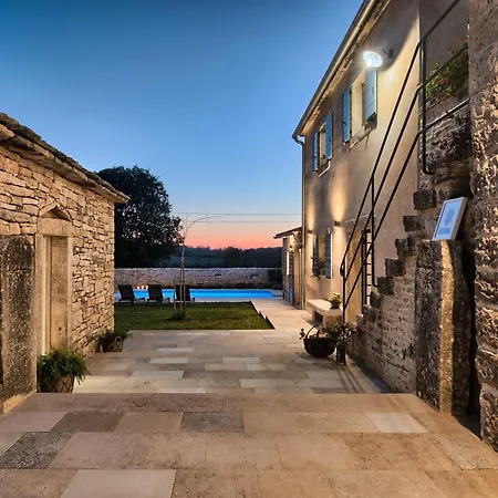 Charming Spirit Of Istria Near Rovinj For 6 Persons With 32 M2 Private Pool & Jacuzzi Willa *