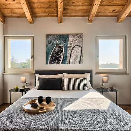 Willa Charming Spirit Of Istria Near Rovinj For 6 Persons With 32 M2 Private Pool & Jacuzzi Kurili