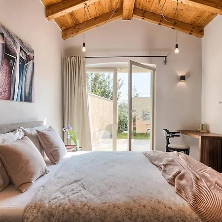 Charming Spirit Of Istria Near Rovinj For 6 Persons With 32 M2 Private Pool & Jacuzzi Kurili
