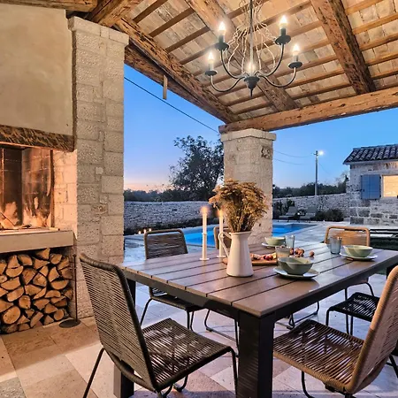 Charming Spirit Of Istria Near Rovinj For 6 Persons With 32 M2 Private Pool & Jacuzzi Willa