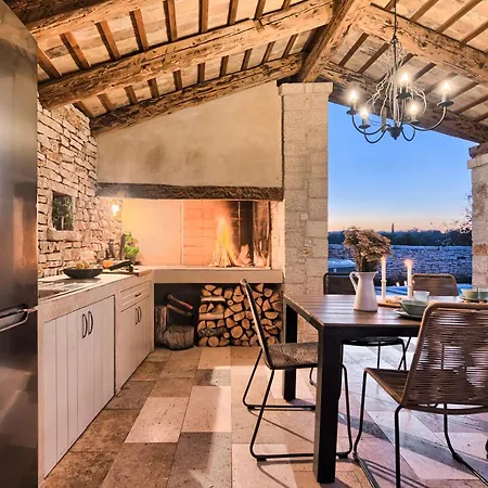 Charming Spirit Of Istria Near Rovinj For 6 Persons With 32 M2 Private Pool & Jacuzzi *