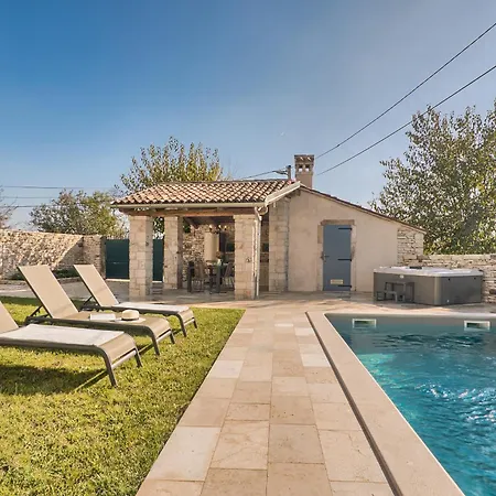 Charming Spirit Of Istria Near Rovinj For 6 Persons With 32 M2 Private Pool & Jacuzzi * Kurili