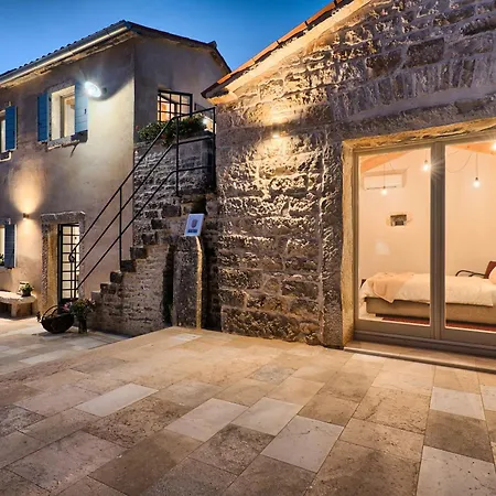 Willa Charming Spirit Of Istria Near Rovinj For 6 Persons With 32 M2 Private Pool & Jacuzzi Kurili