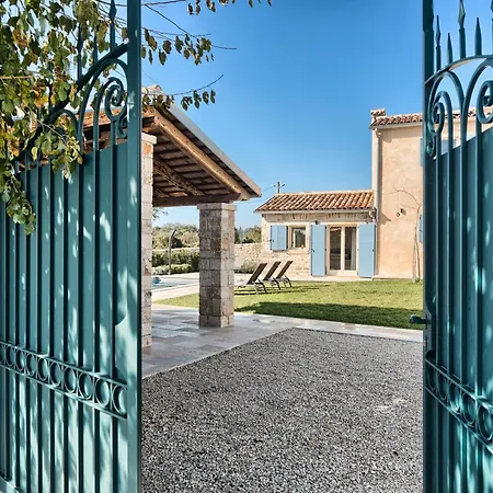Charming Spirit Of Istria Near Rovinj For 6 Persons With 32 M2 Private Pool & Jacuzzi Willa