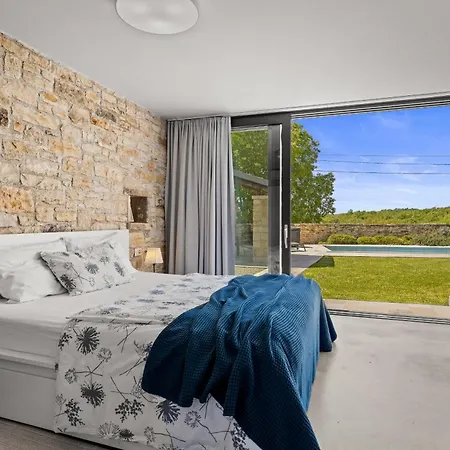Charming Spirit Of Istria Near Rovinj For 6 Persons With 32 M2 Private Pool & Jacuzzi Kurili