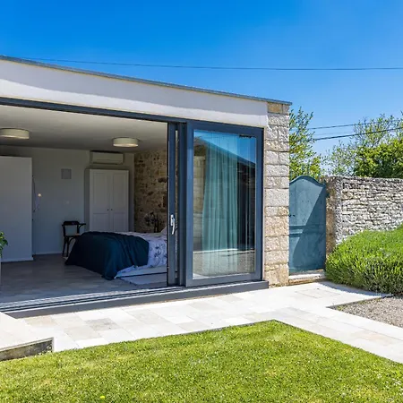 Charming Spirit Of Istria Near Rovinj For 6 Persons With 32 M2 Private Pool & Jacuzzi